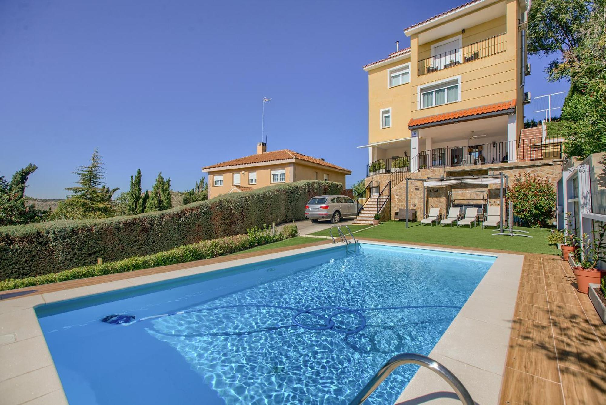 Chalet Con Piscina En Aranjuez Exterior photo